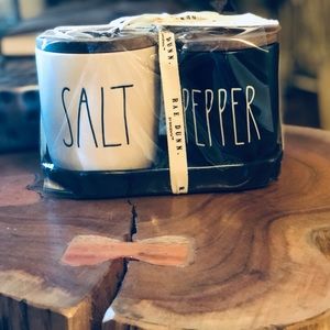 Rae Dunn NWT ‘salt and pepper’ containers 🧂✔️